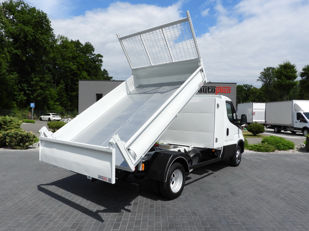 IVECO DAILY 35C16 TIPPER CRUISE CONTROL TWIN WHEELS AIR CONDITIONING 160HP - Mažas savivartis: foto 3 IVECO DAILY 35C16 TIPPER CRUISE CONTROL TWIN WHEELS AIR CONDITIONING 160HP - Mažas savivartis: foto 3