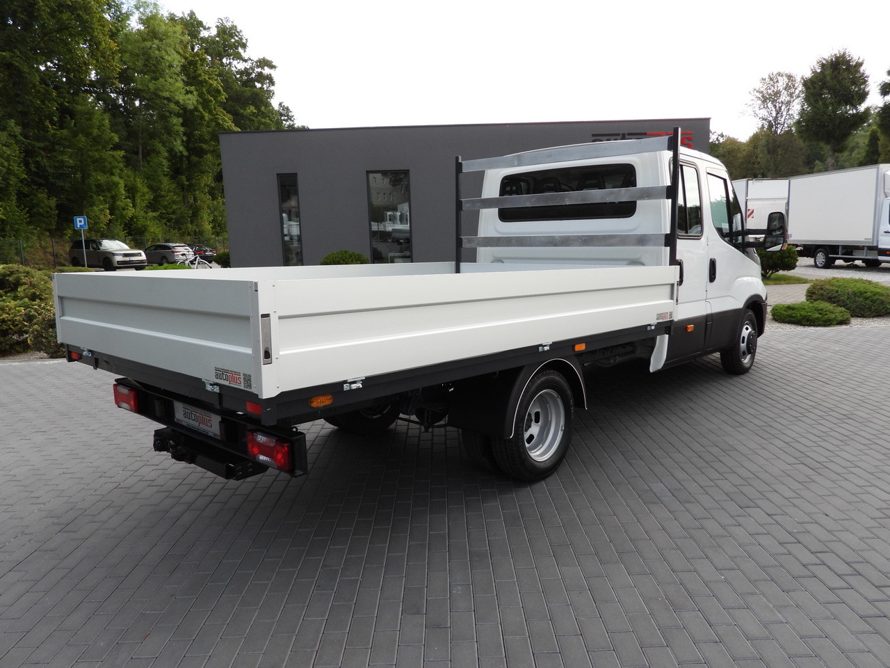 IVECO DAILY 35C17 STAKE BODY DOUBLE CABIN DOKA 7 SEATS CRUISE CONTROL TWIN WHEELS AIR CONDITIONING 170HP - Bortinis automobilis: foto 3 IVECO DAILY 35C17 STAKE BODY DOUBLE CABIN DOKA 7 SEATS CRUISE CONTROL TWIN WHEELS AIR CONDITIONING 170HP - Bortinis automobilis: foto 3