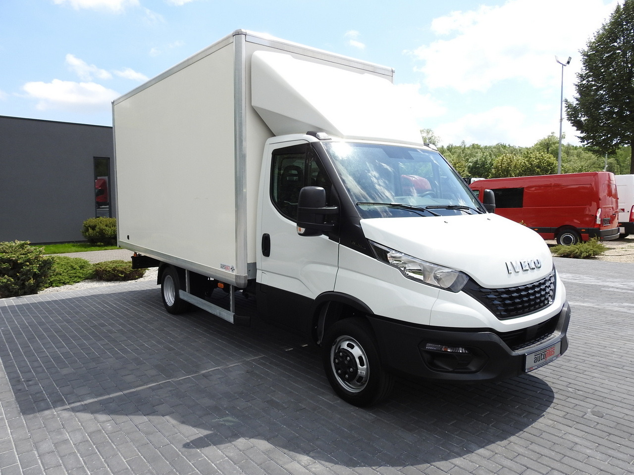 IVECO DAILY 35S14 8 PALLETS CRUISE CONTROL TWIN WHEELS AIR CONDITIONING 140HP - Furgonas su krovinių dėže: foto 4 IVECO DAILY 35S14 8 PALLETS CRUISE CONTROL TWIN WHEELS AIR CONDITIONING 140HP - Furgonas su krovinių dėže: foto 4