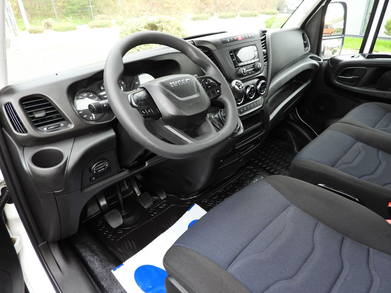 IVECO DAILY 35S14 STAKE BODY 8 PALLETS CRUISE CONTROL AIR CONDITIONING 140HP - Bortinis automobilis: foto 2 IVECO DAILY 35S14 STAKE BODY 8 PALLETS CRUISE CONTROL AIR CONDITIONING 140HP - Bortinis automobilis: foto 2