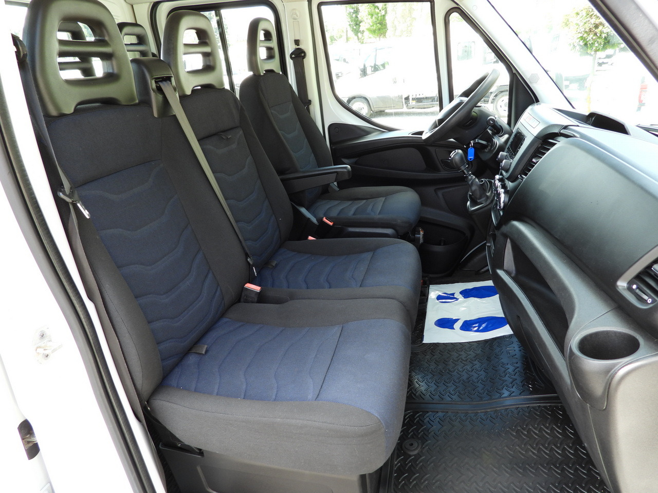 IVECO DAILY 35S14 STAKE BODY DOUBLE CABIN DOKA 7 SEATS CRUISE CONTROL AIR CONDITIONING 135HP lizingą IVECO DAILY 35S14 STAKE BODY DOUBLE CABIN DOKA 7 SEATS CRUISE CONTROL AIR CONDITIONING 135HP: foto 38 IVECO DAILY 35S14 STAKE BODY DOUBLE CABIN DOKA 7 SEATS CRUISE CONTROL AIR CONDITIONING 135HP lizingą IVECO DAILY 35S14 STAKE BODY DOUBLE CABIN DOKA 7 SEATS CRUISE CONTROL AIR CONDITIONING 135HP: foto 38