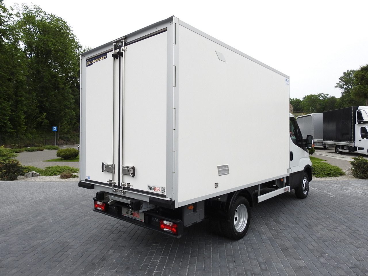 IVECO DAILY 35S15 REGRIGERATOR BOX -12*C 8 PALLETS CRUISE CONTROL TWIN WHEELS AIR CONDITIONING 150HP - Furgonas šaldytuvas: foto 3 IVECO DAILY 35S15 REGRIGERATOR BOX -12*C 8 PALLETS CRUISE CONTROL TWIN WHEELS AIR CONDITIONING 150HP - Furgonas šaldytuvas: foto 3