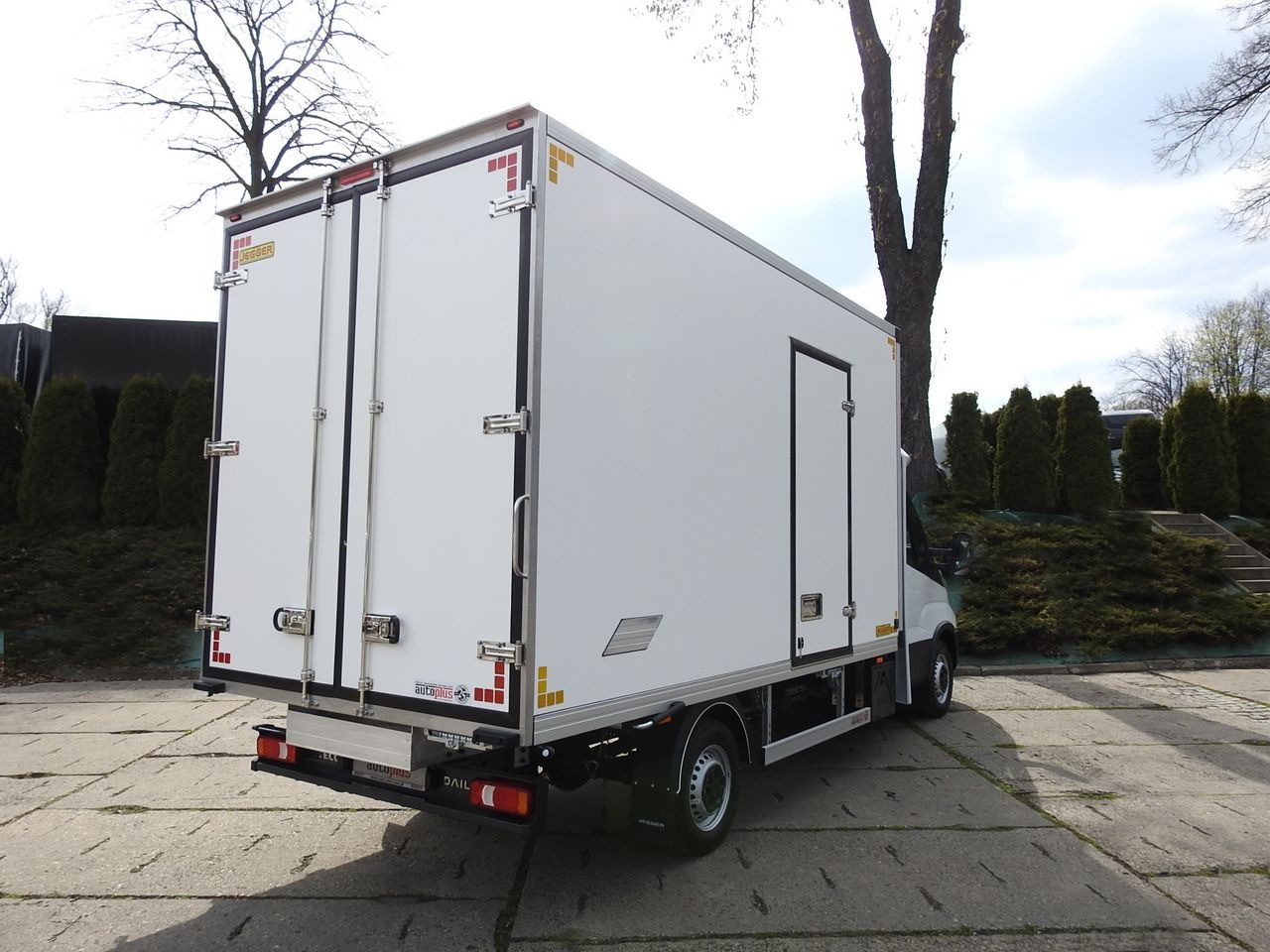 IVECO DAILY 35S16 NEW REGRIGERATOR BOX -10*C 8 PALLETS HEATING FUNCTION POWER SUPPLY 230V CRUISE CONTROL AIR CONDITIONING 160HP - Furgonas šaldytuvas: foto 3 IVECO DAILY 35S16 NEW REGRIGERATOR BOX -10*C 8 PALLETS HEATING FUNCTION POWER SUPPLY 230V CRUISE CONTROL AIR CONDITIONING 160HP - Furgonas šaldytuvas: foto 3