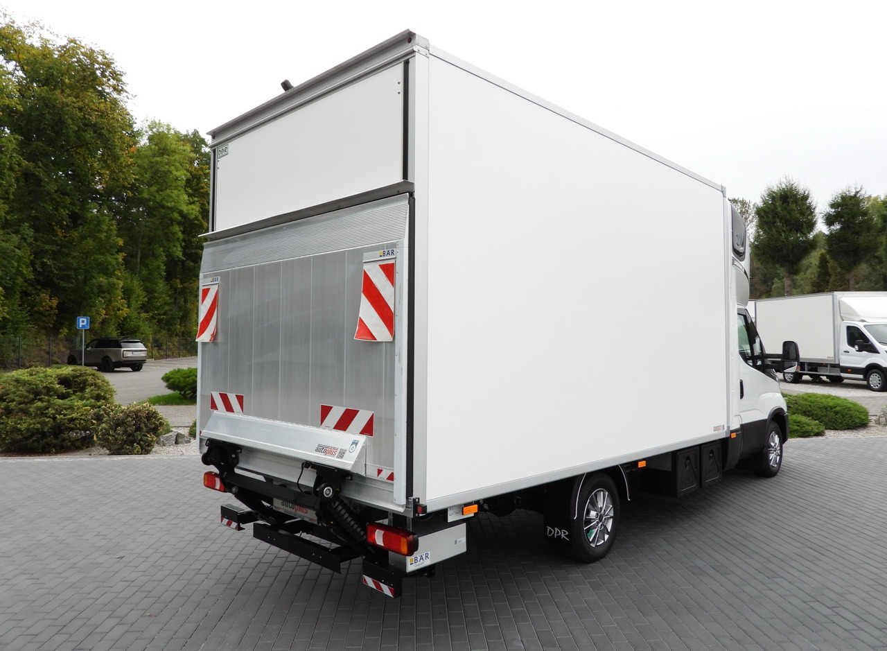 IVECO DAILY 35S18 BOX HI-MATIC LIFT 8 PALLETS CRUISE CONTROL NAVIGATION LED LIGHTS PNEUMATICS AUTOMATIC TRANSMISSION HI-MATIC AIR CONDITIONING 180HP - Furgonas su krovinių dėže: foto 3 IVECO DAILY 35S18 BOX HI-MATIC LIFT 8 PALLETS CRUISE CONTROL NAVIGATION LED LIGHTS PNEUMATICS AUTOMATIC TRANSMISSION HI-MATIC AIR CONDITIONING 180HP - Furgonas su krovinių dėže: foto 3