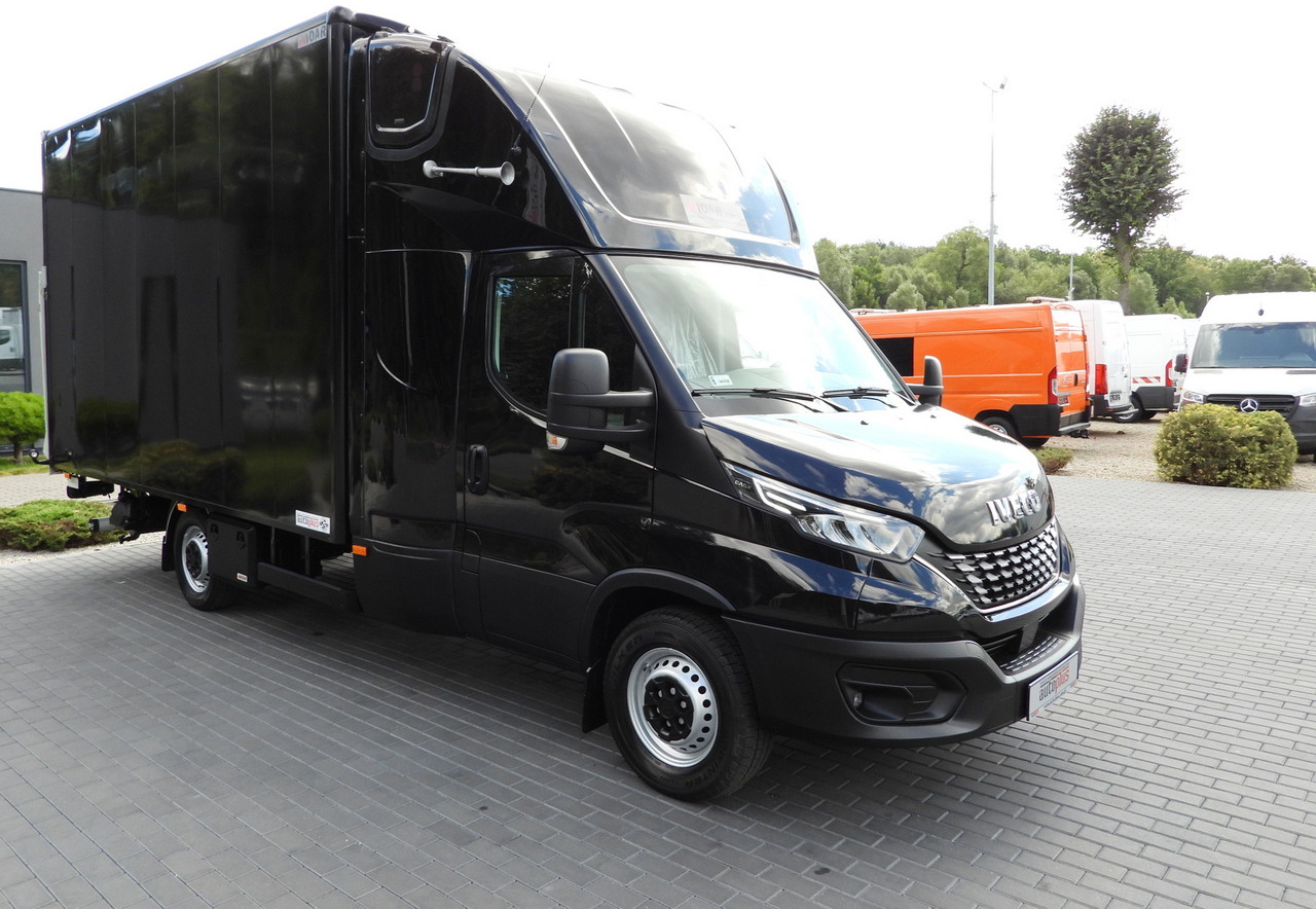 IVECO DAILY 35S18 BOX LIFT 8 PALLETS WEBASTO CRUISE CONTROL NAVIGATION LED LIGHTS PNEUMATICS AIR CONDITIONING 180HP - Furgonas su krovinių dėže: foto 4 IVECO DAILY 35S18 BOX LIFT 8 PALLETS WEBASTO CRUISE CONTROL NAVIGATION LED LIGHTS PNEUMATICS AIR CONDITIONING 180HP - Furgonas su krovinių dėže: foto 4