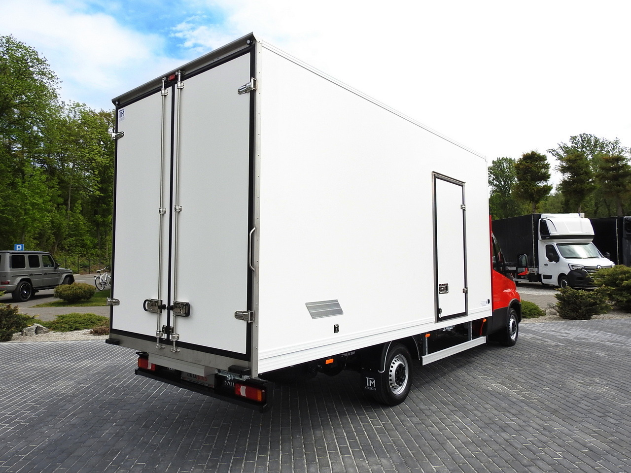 IVECO DAILY 35S18 NEW BOX 10 PALLETS CRUISE CONTROL NAVIGATION AIR CONDITIONING LED LIGHTS GUARANTEE 180HP - Furgonas su krovinių dėže: foto 3 IVECO DAILY 35S18 NEW BOX 10 PALLETS CRUISE CONTROL NAVIGATION AIR CONDITIONING LED LIGHTS GUARANTEE 180HP - Furgonas su krovinių dėže: foto 3