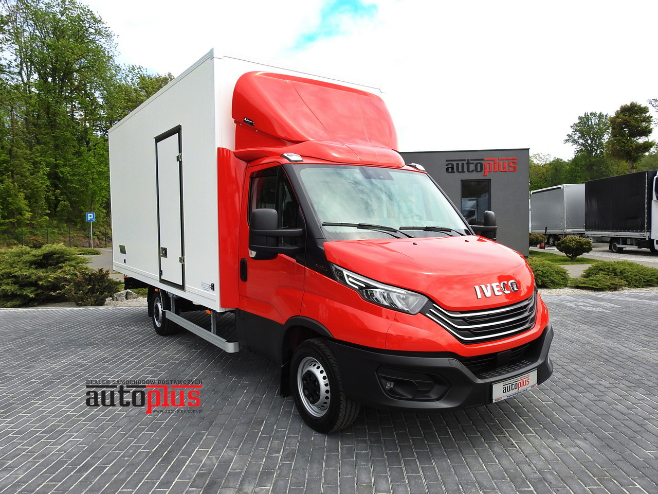 IVECO DAILY 35S18 NEW BOX 10 PALLETS CRUISE CONTROL NAVIGATION AIR CONDITIONING LED LIGHTS GUARANTEE 180HP - Furgonas su krovinių dėže: foto 1 IVECO DAILY 35S18 NEW BOX 10 PALLETS CRUISE CONTROL NAVIGATION AIR CONDITIONING LED LIGHTS GUARANTEE 180HP - Furgonas su krovinių dėže: foto 1