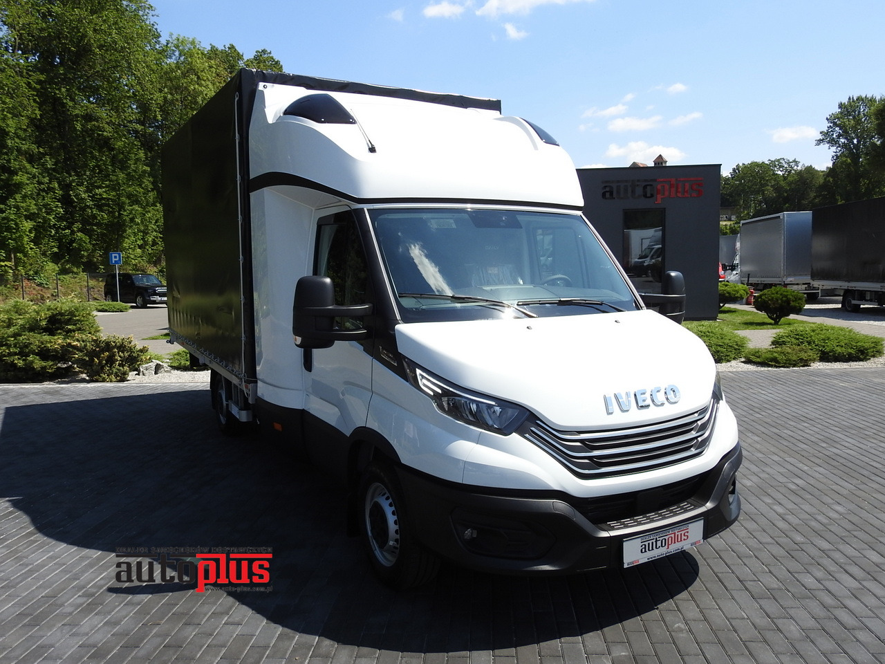 IVECO DAILY 35S18 NEW TARPAULIN 8 PALLETS CRUISE CONTROL NAVIGATION LED LIGHTS AUTOMATIC TRANSMISSION HI-MATIC MANUFACTURERS WARRANTY 180HP - Tentinis mikroautobusas: foto 1 IVECO DAILY 35S18 NEW TARPAULIN 8 PALLETS CRUISE CONTROL NAVIGATION LED LIGHTS AUTOMATIC TRANSMISSION HI-MATIC MANUFACTURERS WARRANTY 180HP - Tentinis mikroautobusas: foto 1
