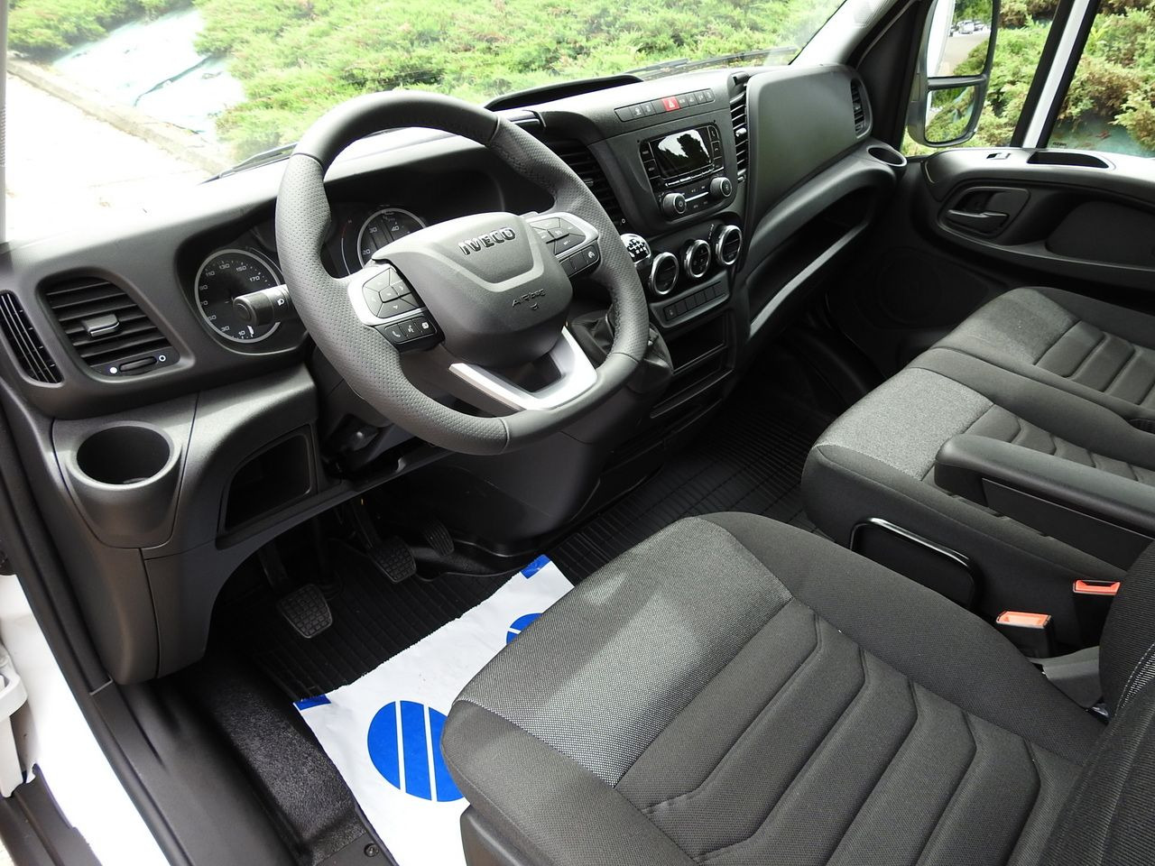 IVECO DAILY 35S18 NEW TARPAULIN WEBASTO CRUISE CONTROL AIR CONDITIONING 180HP - Tentinis mikroautobusas: foto 2 IVECO DAILY 35S18 NEW TARPAULIN WEBASTO CRUISE CONTROL AIR CONDITIONING 180HP - Tentinis mikroautobusas: foto 2