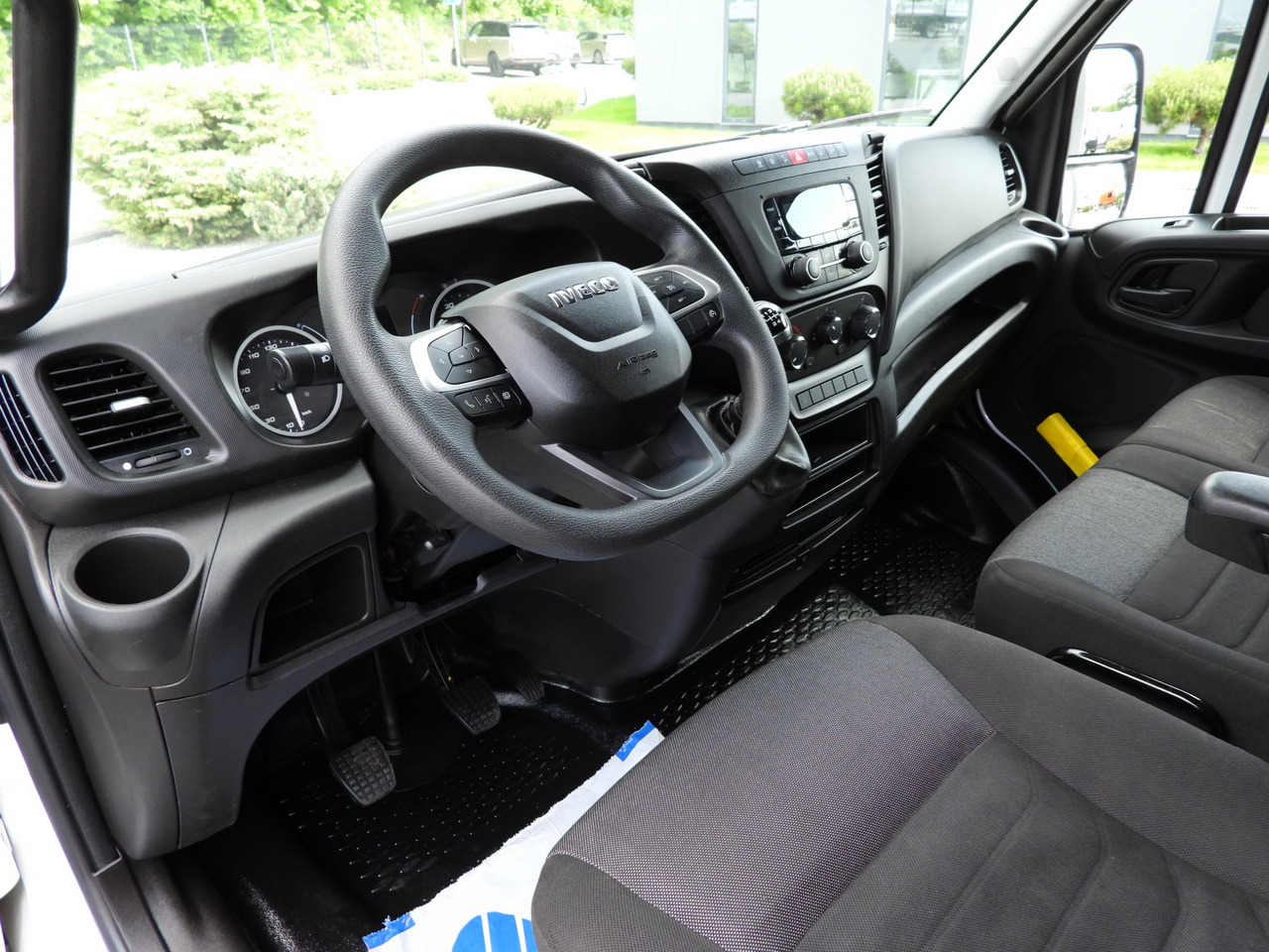 IVECO DAILY 35S18 TARPAULIN 10 PALLETS CRUISE CONTROL LED LIGHTS AIR CONDITIONING 180HP - Tentinis mikroautobusas: foto 2 IVECO DAILY 35S18 TARPAULIN 10 PALLETS CRUISE CONTROL LED LIGHTS AIR CONDITIONING 180HP - Tentinis mikroautobusas: foto 2