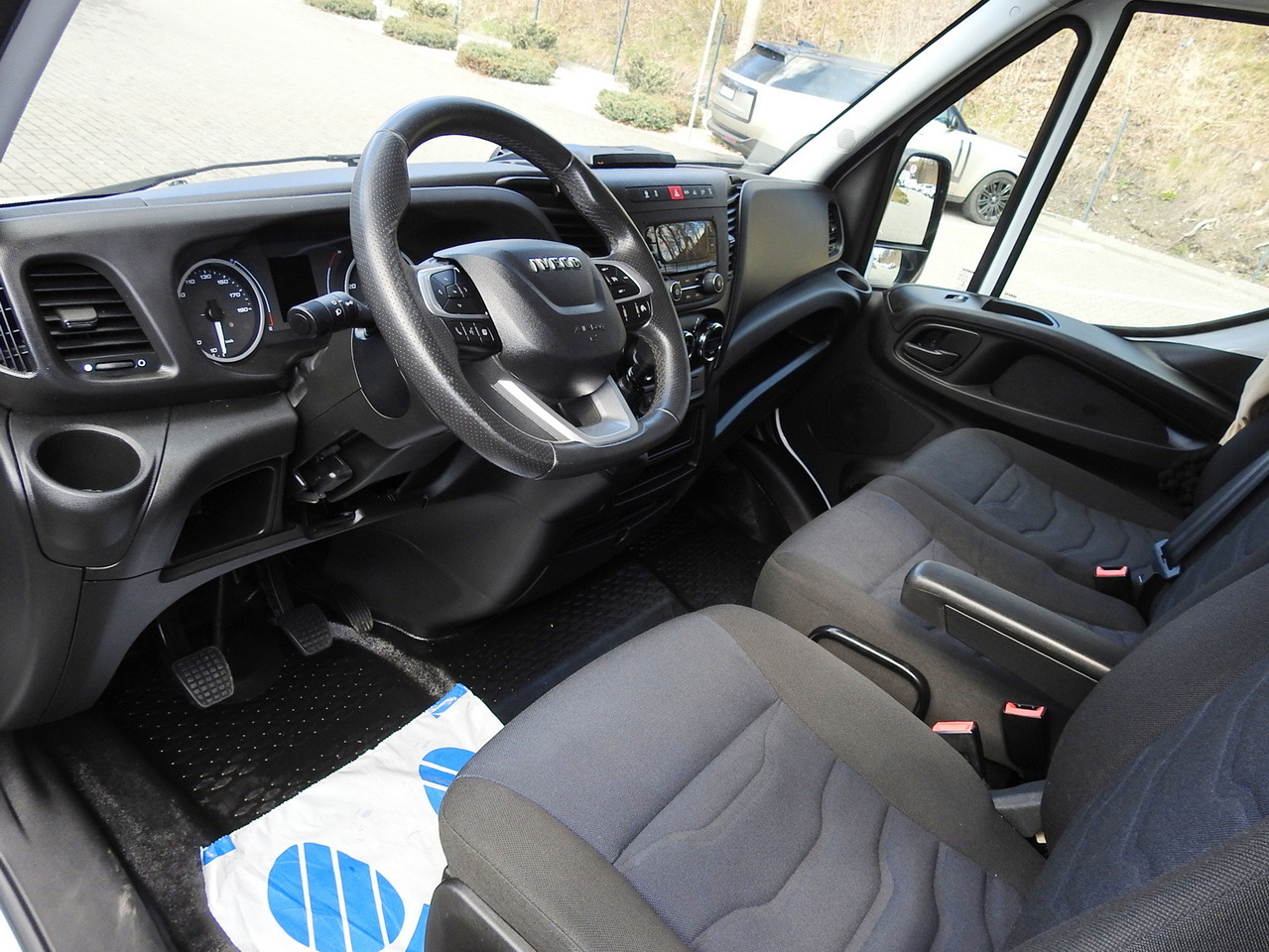 IVECO DAILY 35S18 TARPAULIN 10 PALLETS WEBASTO CRUISE CONTROL AIR CONDITIONING 180HP - Tentinis mikroautobusas: foto 2 IVECO DAILY 35S18 TARPAULIN 10 PALLETS WEBASTO CRUISE CONTROL AIR CONDITIONING 180HP - Tentinis mikroautobusas: foto 2