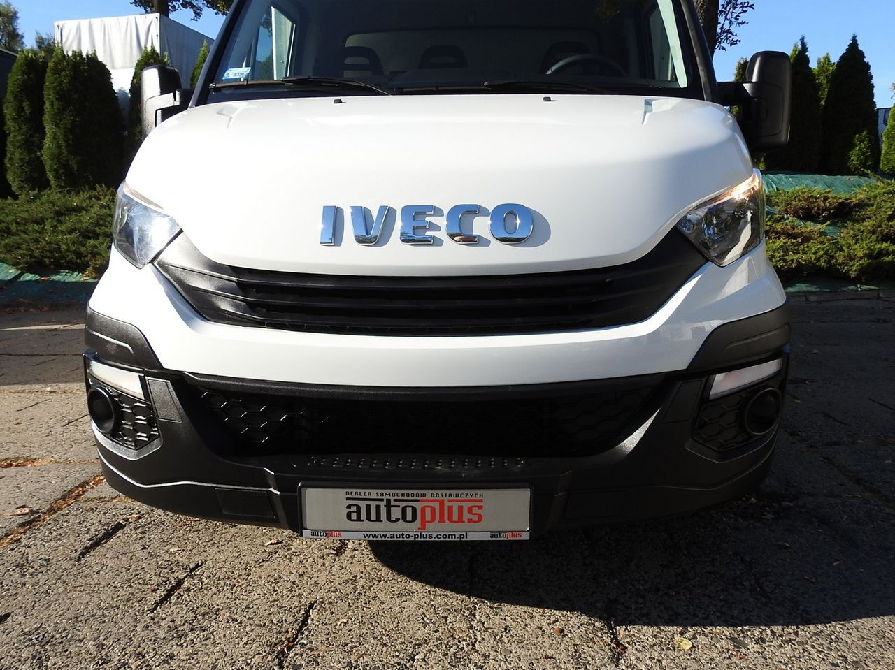 IVECO DAILY 35S18 TARPAULIN LIFT 8 PALLETS CRUISE CONTROL AIR CONDITIONING 180HP - Tentinis mikroautobusas: foto 5 IVECO DAILY 35S18 TARPAULIN LIFT 8 PALLETS CRUISE CONTROL AIR CONDITIONING 180HP - Tentinis mikroautobusas: foto 5