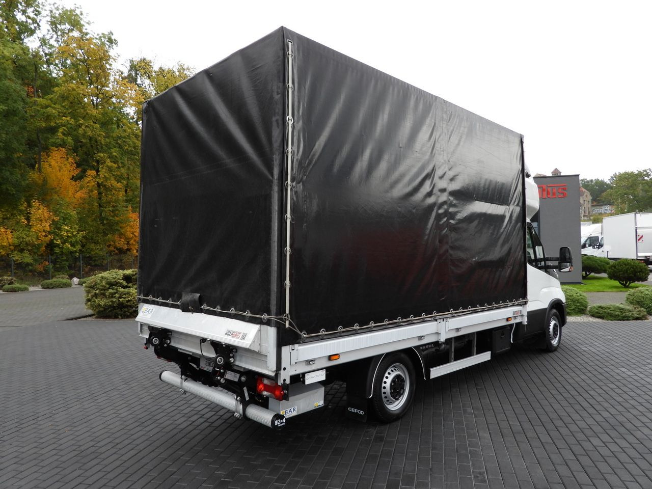 IVECO DAILY 35S18 TARPAULIN LIFT 8 PALLETS WEBASTO CRUISE CONTROL AIR CONDITIONING 180HP - Tentinis mikroautobusas: foto 3 IVECO DAILY 35S18 TARPAULIN LIFT 8 PALLETS WEBASTO CRUISE CONTROL AIR CONDITIONING 180HP - Tentinis mikroautobusas: foto 3