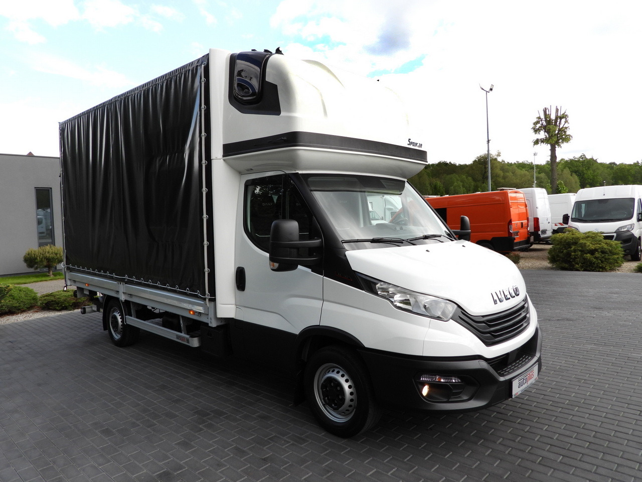 IVECO DAILY 35S18 TARPAULIN LIFT 8 PALLETS WEBASTO CRUISE CONTROL AIR CONDITIONING 180HP - Tentinis mikroautobusas: foto 4 IVECO DAILY 35S18 TARPAULIN LIFT 8 PALLETS WEBASTO CRUISE CONTROL AIR CONDITIONING 180HP - Tentinis mikroautobusas: foto 4