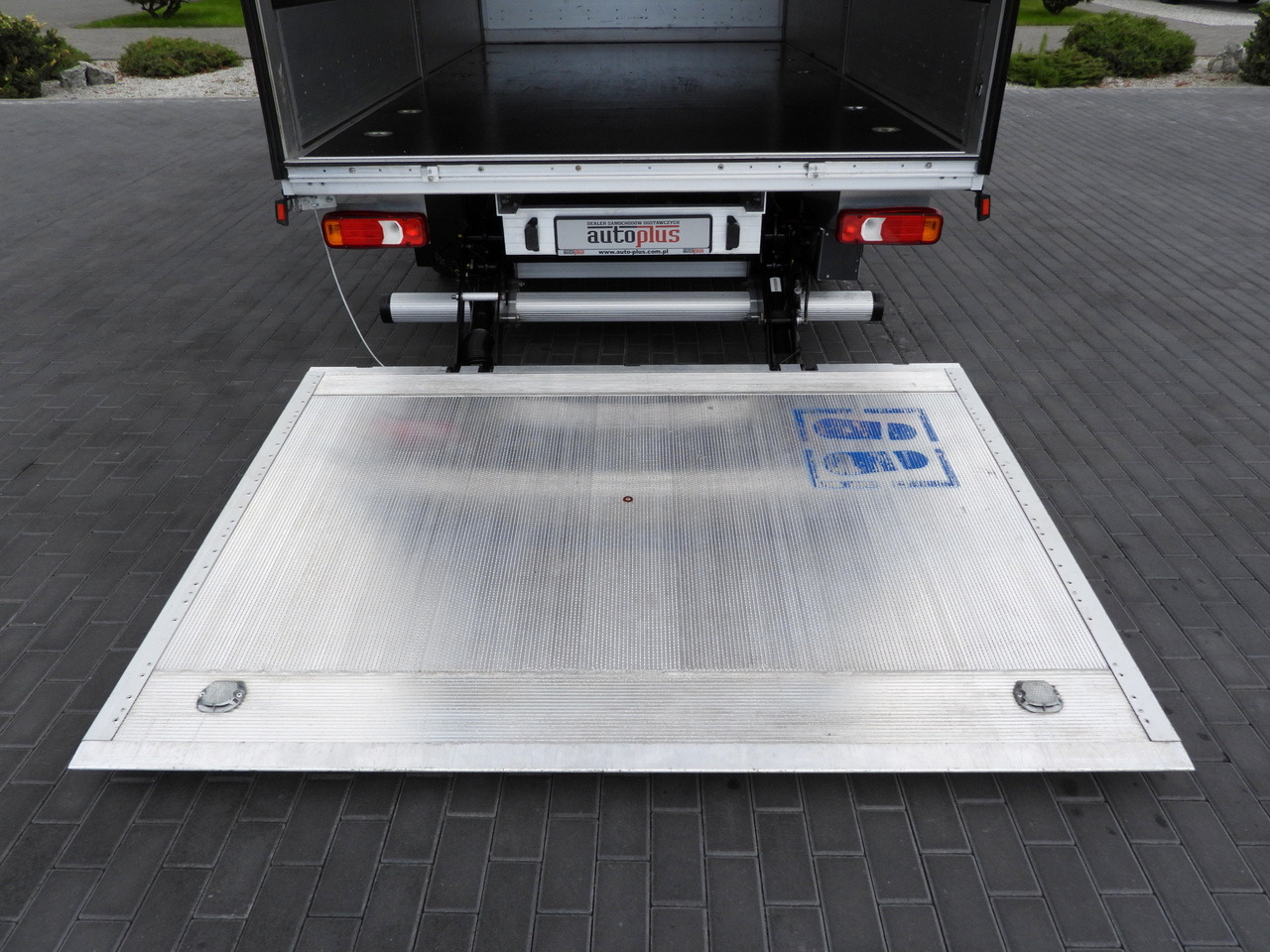 Tentinis mikroautobusas IVECO DAILY 35S18 TARPAULIN LIFT 8 PALLETS WEBASTO CRUISE CONTROL AIR CONDITIONING  180HP: foto 26 Tentinis mikroautobusas IVECO DAILY 35S18 TARPAULIN LIFT 8 PALLETS WEBASTO CRUISE CONTROL AIR CONDITIONING  180HP: foto 26