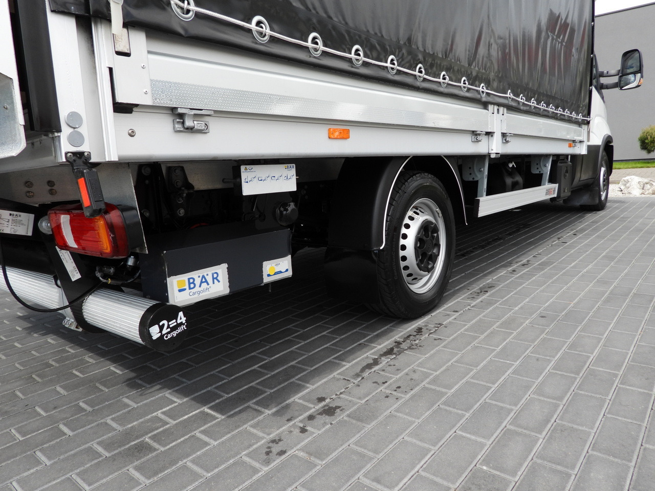 Tentinis mikroautobusas IVECO DAILY 35S18 TARPAULIN LIFT 8 PALLETS WEBASTO CRUISE CONTROL AIR CONDITIONING  180HP: foto 18 Tentinis mikroautobusas IVECO DAILY 35S18 TARPAULIN LIFT 8 PALLETS WEBASTO CRUISE CONTROL AIR CONDITIONING  180HP: foto 18