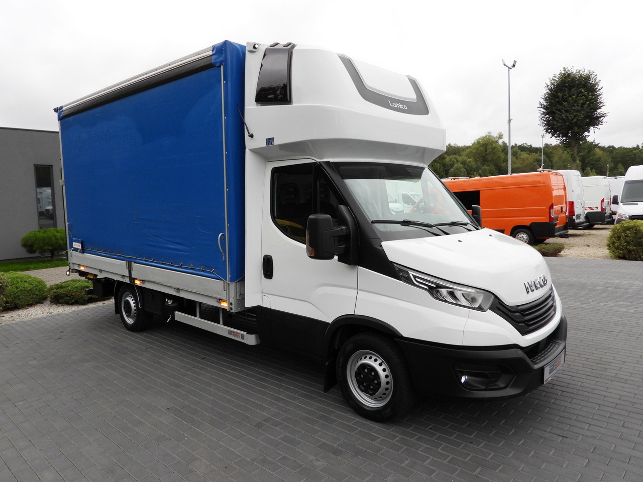 IVECO DAILY 35S18 TARPAULIN LIFT 8 PALLETS WEBASTO CRUISE CONTROL LED LIGHTS AIR CONDITIONING  180HP - Tentinis mikroautobusas: foto 4 IVECO DAILY 35S18 TARPAULIN LIFT 8 PALLETS WEBASTO CRUISE CONTROL LED LIGHTS AIR CONDITIONING  180HP - Tentinis mikroautobusas: foto 4