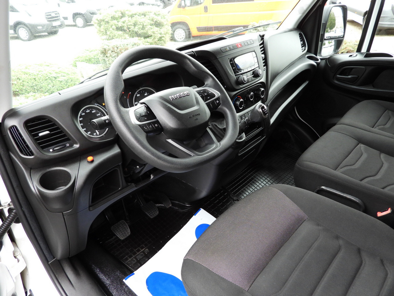 IVECO DAILY 35S18 TARPAULIN LIFT 8 PALLETS WEBASTO CRUISE CONTROL LED LIGHTS AIR CONDITIONING  180HP - Tentinis mikroautobusas: foto 2 IVECO DAILY 35S18 TARPAULIN LIFT 8 PALLETS WEBASTO CRUISE CONTROL LED LIGHTS AIR CONDITIONING  180HP - Tentinis mikroautobusas: foto 2