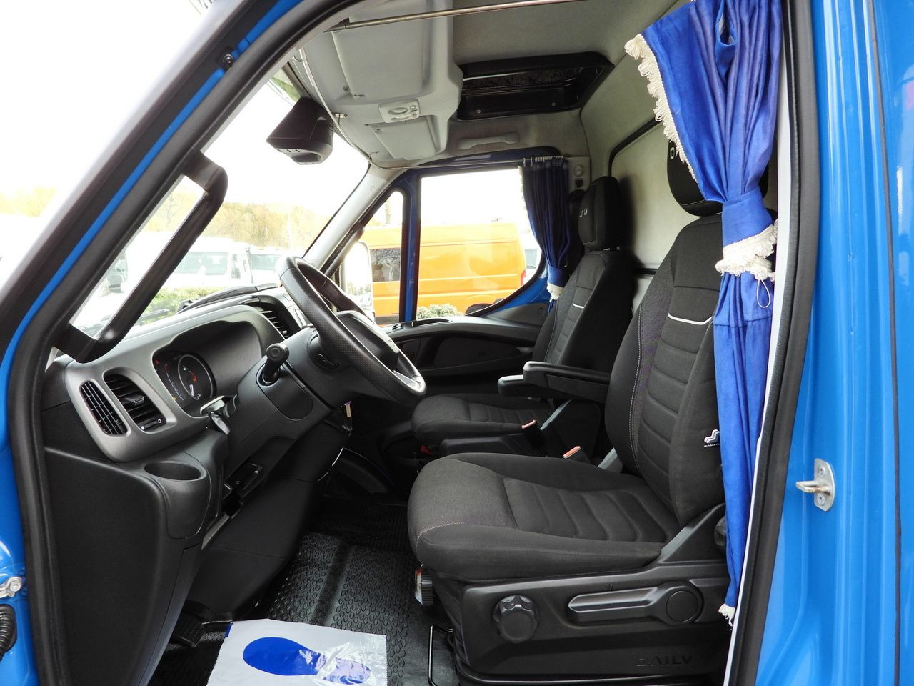Tentinis mikroautobusas IVECO DAILY 35S21 TARPAULIN 10 PALLETS WEBASTO CRUISE CONTROL NAVIGATION LED LIGHTS AUTOMATIC TRANSMISSION HI-MATIC AIR CONDITIONING  210HP: foto 30