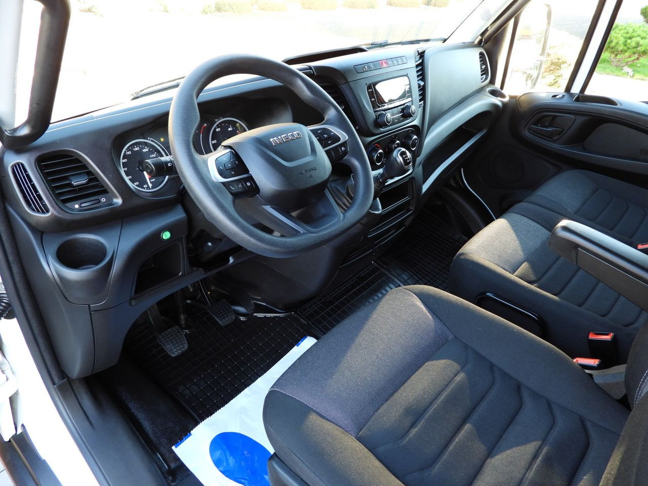 IVECO DAILY 50C16 TARPAULIN 10 PALLETS CRUISE CONTROL TWIN WHEELS AIR CONDITIONING 160HP - Tentinis mikroautobusas: foto 2 IVECO DAILY 50C16 TARPAULIN 10 PALLETS CRUISE CONTROL TWIN WHEELS AIR CONDITIONING 160HP - Tentinis mikroautobusas: foto 2