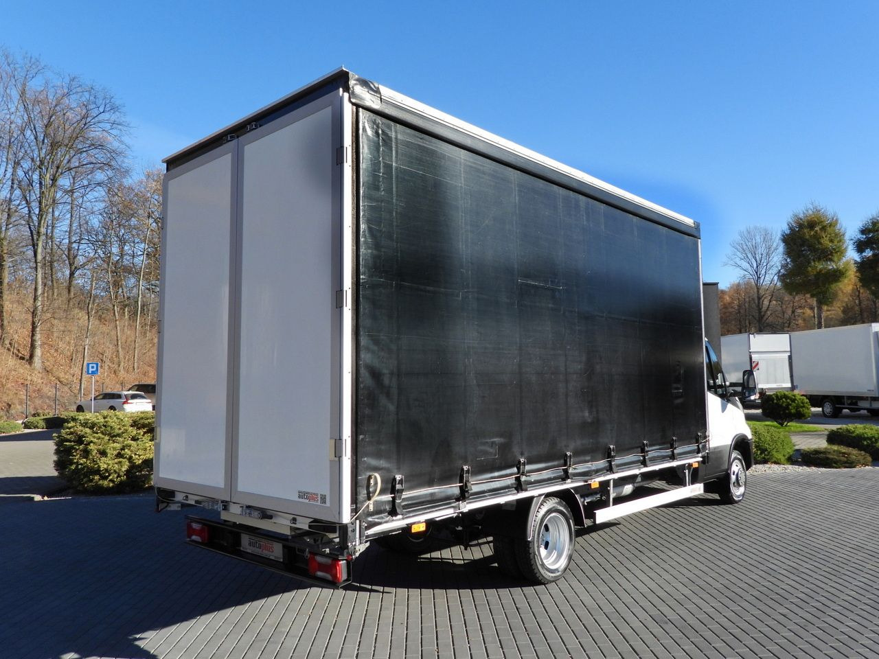 IVECO DAILY 50C17 TARPAULIN 10 PALLETS CRUISE CONTROL TWIN WHEELS AIR CONDITIONING 180HP - Tentinis mikroautobusas: foto 3 IVECO DAILY 50C17 TARPAULIN 10 PALLETS CRUISE CONTROL TWIN WHEELS AIR CONDITIONING 180HP - Tentinis mikroautobusas: foto 3
