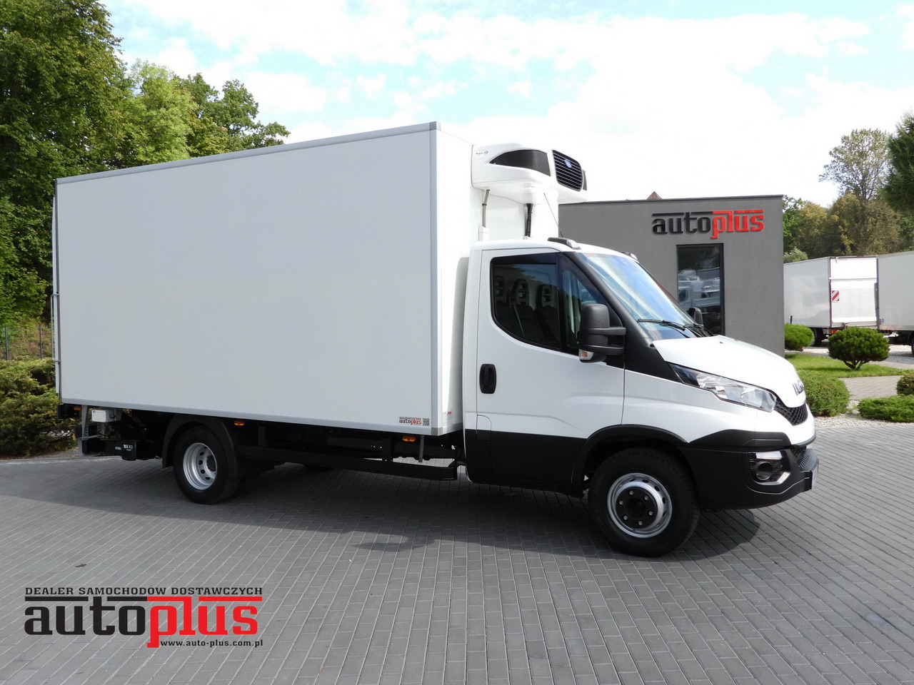 IVECO DAILY 70C17 REFRIGERATOR 1*C LIFT 10 PALLETS POWER SUPPLY 230V CRUISE CONTROL AIR CONDITIONING PNEUMATICS AUTOMATIC TRANSMISSION HI-MATIC TWIN WHEELS 170HP - Refrižeratorius sunkvežimis: foto 1 IVECO DAILY 70C17 REFRIGERATOR 1*C LIFT 10 PALLETS POWER SUPPLY 230V CRUISE CONTROL AIR CONDITIONING PNEUMATICS AUTOMATIC TRANSMISSION HI-MATIC TWIN WHEELS 170HP - Refrižeratorius sunkvežimis: foto 1