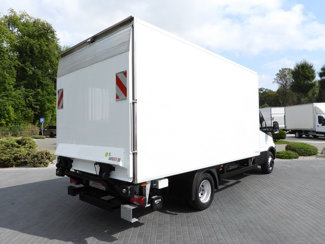 IVECO DAILY 70C17 REFRIGERATOR 1*C LIFT 10 PALLETS POWER SUPPLY 230V CRUISE CONTROL AIR CONDITIONING PNEUMATICS AUTOMATIC TRANSMISSION HI-MATIC TWIN WHEELS 170HP - Refrižeratorius sunkvežimis: foto 3 IVECO DAILY 70C17 REFRIGERATOR 1*C LIFT 10 PALLETS POWER SUPPLY 230V CRUISE CONTROL AIR CONDITIONING PNEUMATICS AUTOMATIC TRANSMISSION HI-MATIC TWIN WHEELS 170HP - Refrižeratorius sunkvežimis: foto 3