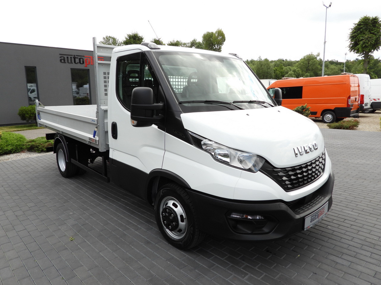 IVECO DAILY CRUISE CONTROL TWIN WHEELS AIR CONDITIONING 140HP - Mažas savivartis: foto 4 IVECO DAILY CRUISE CONTROL TWIN WHEELS AIR CONDITIONING 140HP - Mažas savivartis: foto 4