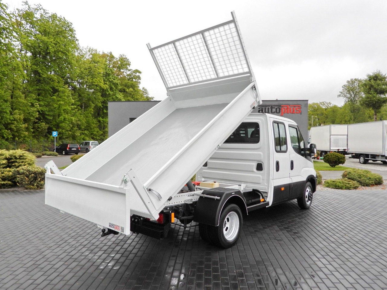 Iveco DAILY 35C13 KIPPER DOPPELKABINE DOKA 7 SITZE A/C - Mažas savivartis, Komercinis automobilis su dviguba kabina: foto 3 Iveco DAILY 35C13 KIPPER DOPPELKABINE DOKA 7 SITZE A/C - Mažas savivartis, Komercinis automobilis su dviguba kabina: foto 3
