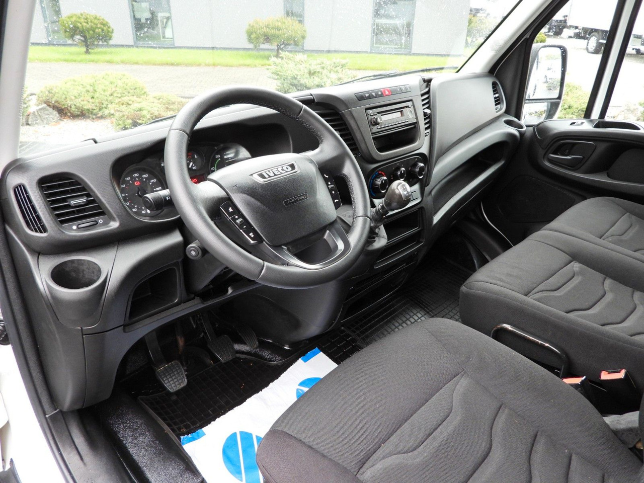 Iveco DAILY 35C13 KIPPER DOPPELKABINE DOKA 7 SITZE A/C - Mažas savivartis, Komercinis automobilis su dviguba kabina: foto 2 Iveco DAILY 35C13 KIPPER DOPPELKABINE DOKA 7 SITZE A/C - Mažas savivartis, Komercinis automobilis su dviguba kabina: foto 2