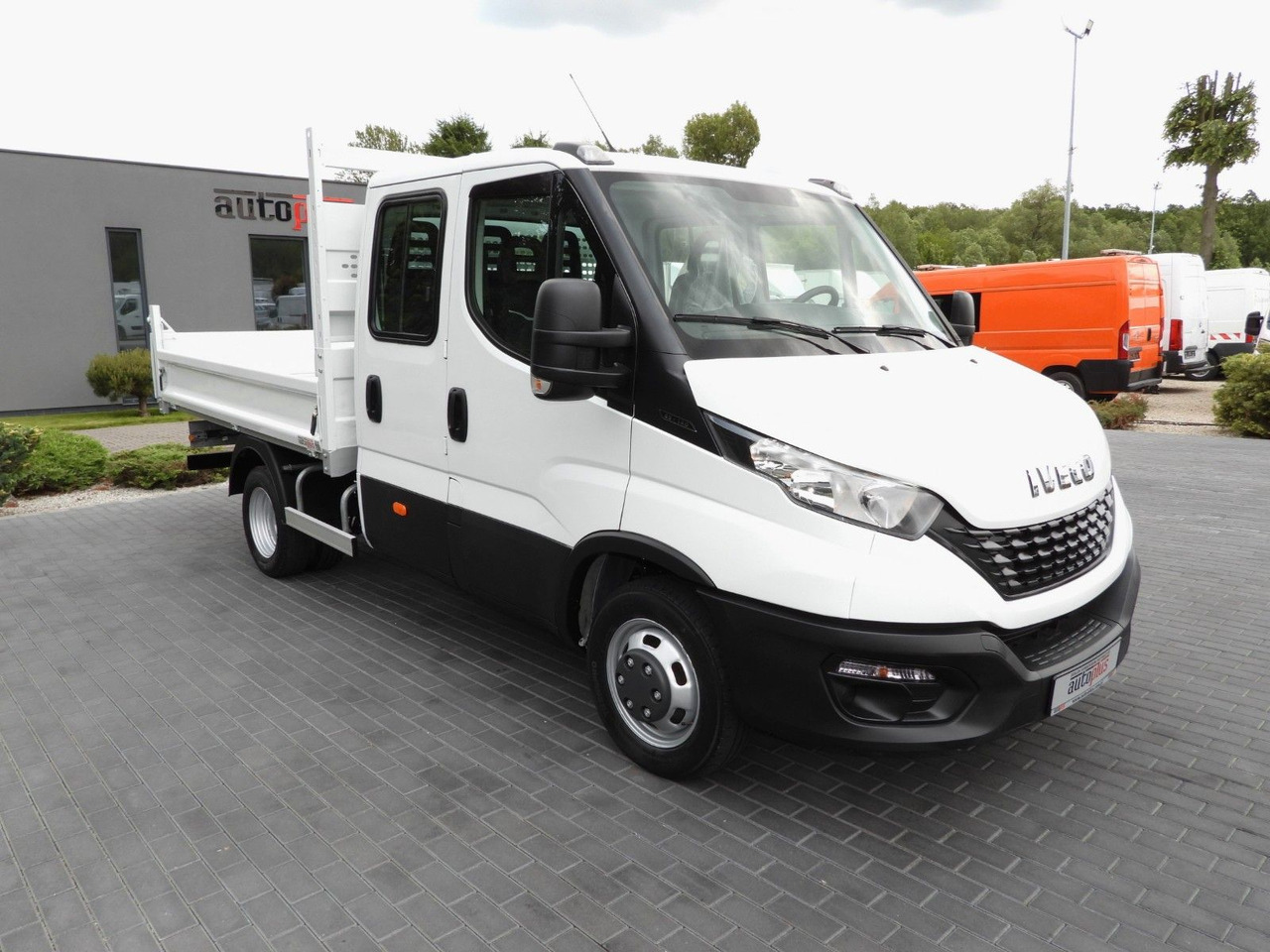 Iveco DAILY 35C14 KIPPER DOPPELKABINE DOKA 6 SITZE A/C - Mažas savivartis, Komercinis automobilis su dviguba kabina: foto 4 Iveco DAILY 35C14 KIPPER DOPPELKABINE DOKA 6 SITZE A/C - Mažas savivartis, Komercinis automobilis su dviguba kabina: foto 4