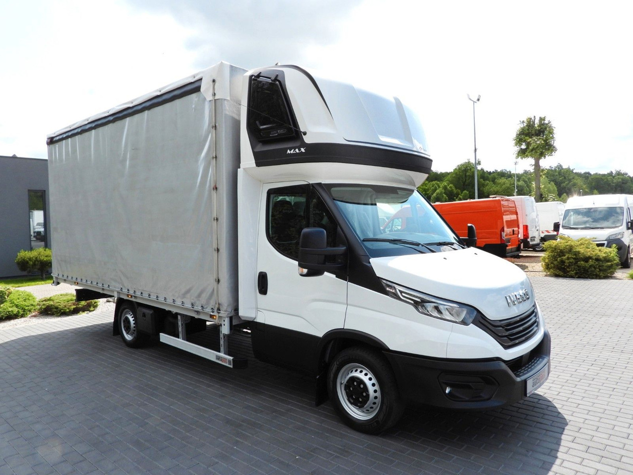 Iveco DAILY 35S18 PRITSCHE PLANE 10 PALETTEN TEMPOMAT - Tentinis mikroautobusas: foto 4 Iveco DAILY 35S18 PRITSCHE PLANE 10 PALETTEN TEMPOMAT - Tentinis mikroautobusas: foto 4