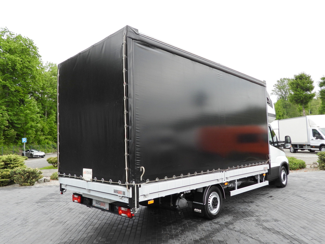 Iveco DAILY 35S18 PRITSCHE PLANE 10 PALETTEN WEBASTO - Tentinis mikroautobusas: foto 3 Iveco DAILY 35S18 PRITSCHE PLANE 10 PALETTEN WEBASTO - Tentinis mikroautobusas: foto 3