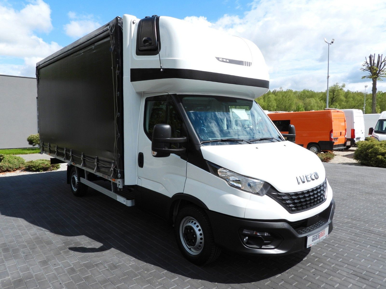 Iveco DAILY 35S18 PRITSCHE PLANE 10 PALETTEN WEBASTO - Tentinis mikroautobusas: foto 4 Iveco DAILY 35S18 PRITSCHE PLANE 10 PALETTEN WEBASTO - Tentinis mikroautobusas: foto 4