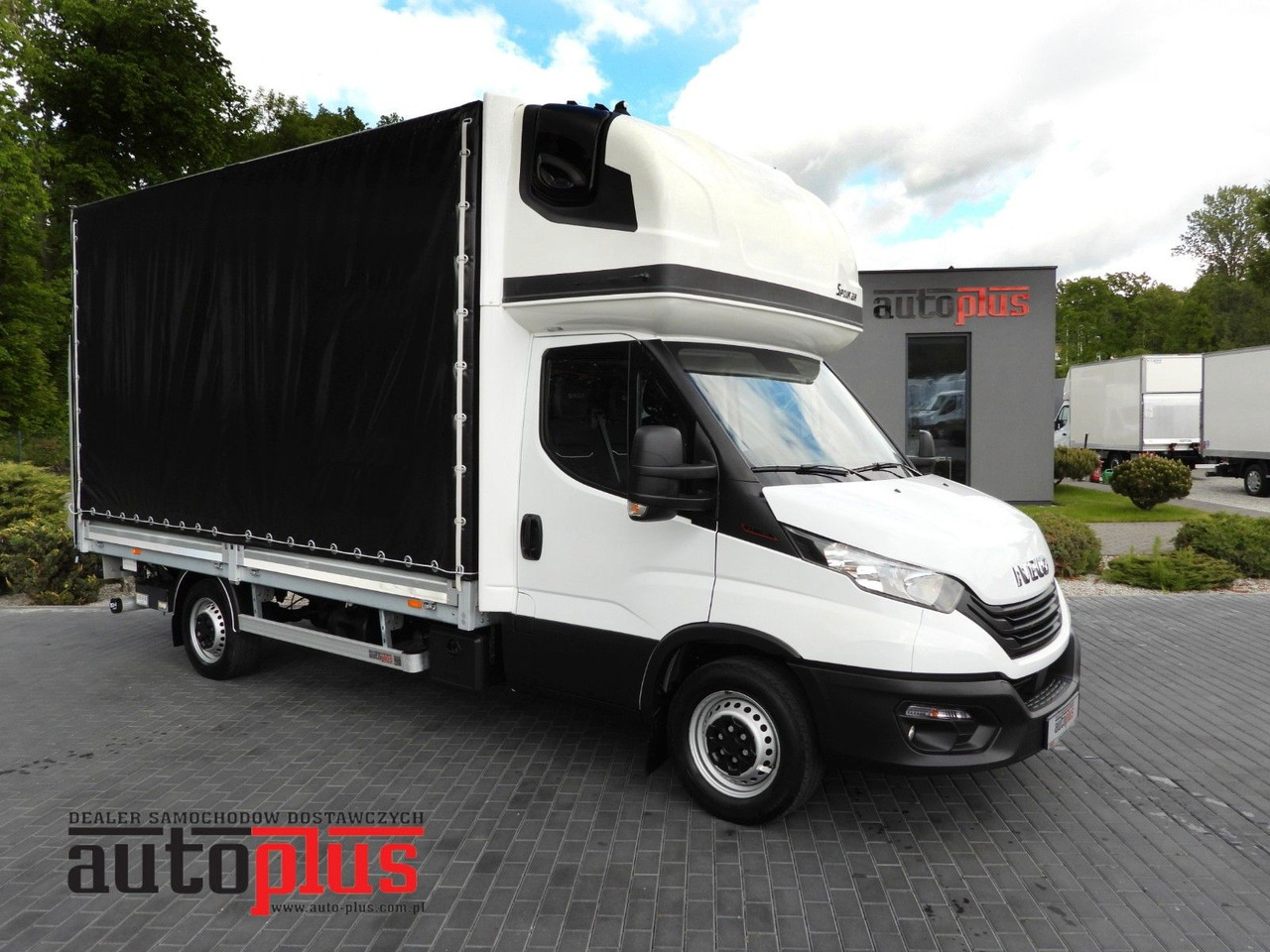 Iveco DAILY 35S18 PRITSCHE PLANE AUFZUG 8 PALETTEN - Tentinis mikroautobusas: foto 1 Iveco DAILY 35S18 PRITSCHE PLANE AUFZUG 8 PALETTEN - Tentinis mikroautobusas: foto 1