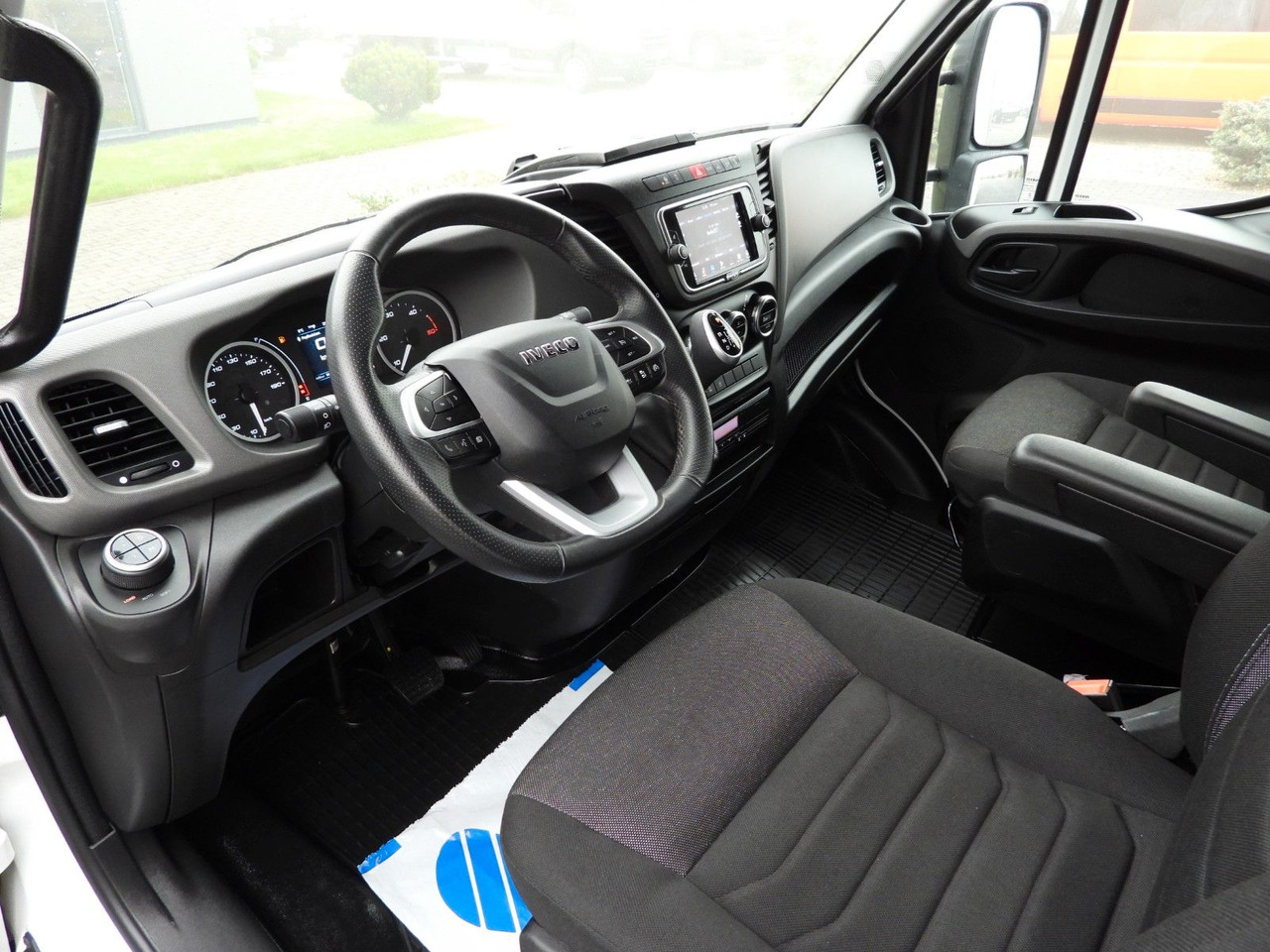Iveco DAILY 72C18 PRITSCHE PLANE AUFZUG 16 PALETTEN - Tentinis mikroautobusas: foto 2 Iveco DAILY 72C18 PRITSCHE PLANE AUFZUG 16 PALETTEN - Tentinis mikroautobusas: foto 2
