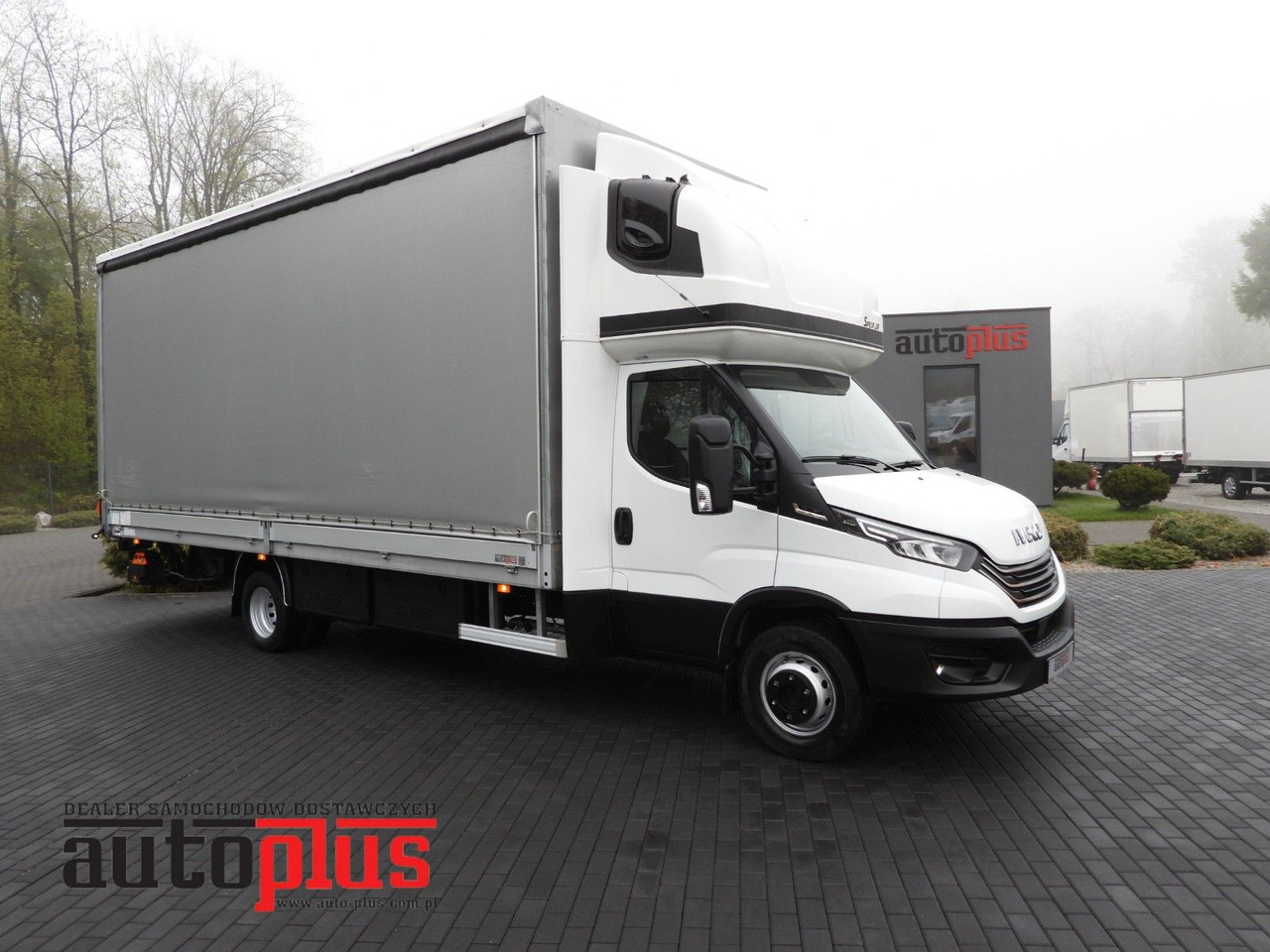 Iveco DAILY 72C18 PRITSCHE PLANE AUFZUG 16 PALETTEN - Tentinis mikroautobusas: foto 1 Iveco DAILY 72C18 PRITSCHE PLANE AUFZUG 16 PALETTEN - Tentinis mikroautobusas: foto 1