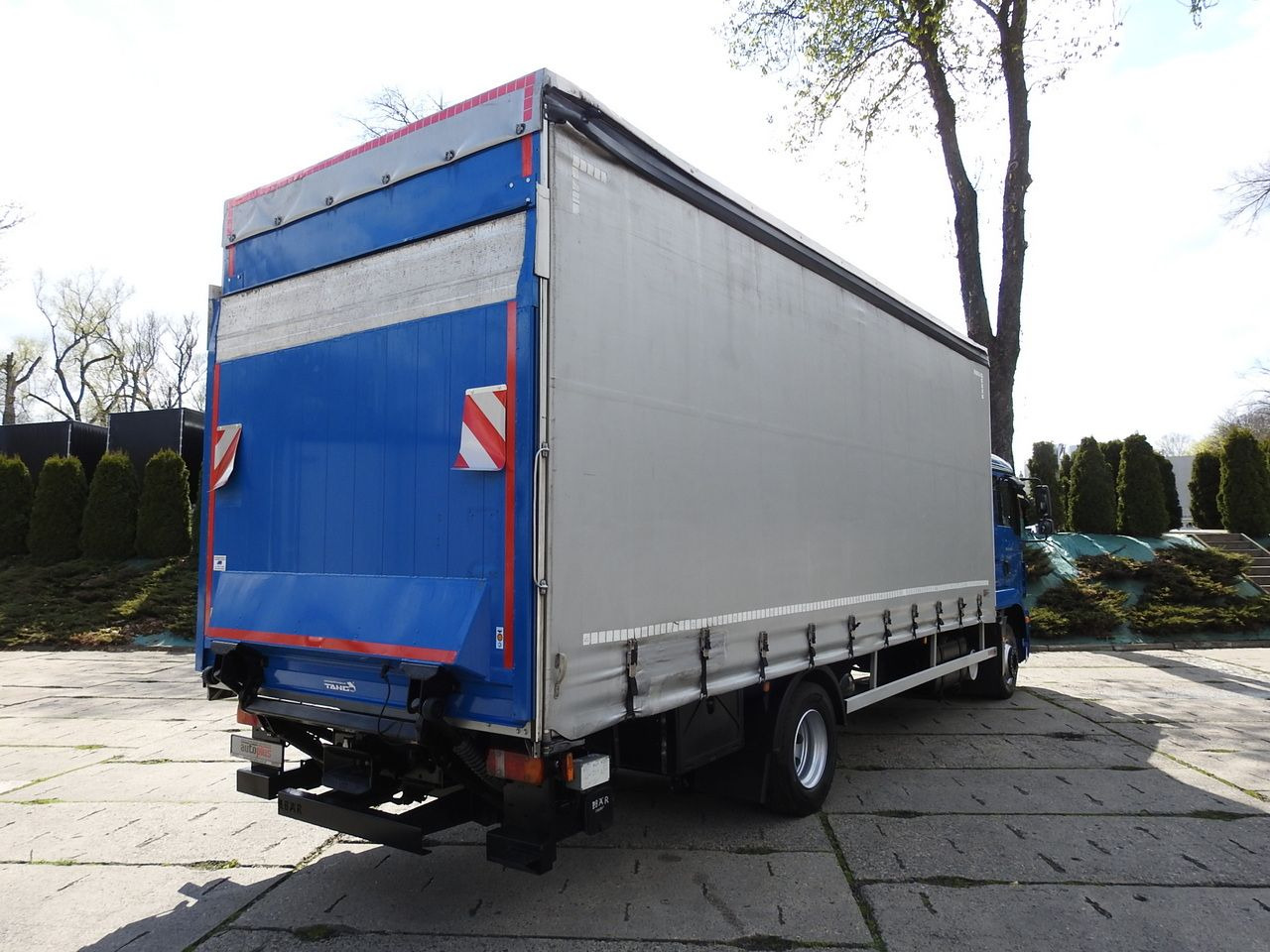 MAN TGM 15.290 TARPAULIN LIFT 18 PALLETS CRUISE CONTROL TWIN WHEELS AIR CONDITIONING 290HP - Tentinis sunkvežimis: foto 3 MAN TGM 15.290 TARPAULIN LIFT 18 PALLETS CRUISE CONTROL TWIN WHEELS AIR CONDITIONING 290HP - Tentinis sunkvežimis: foto 3