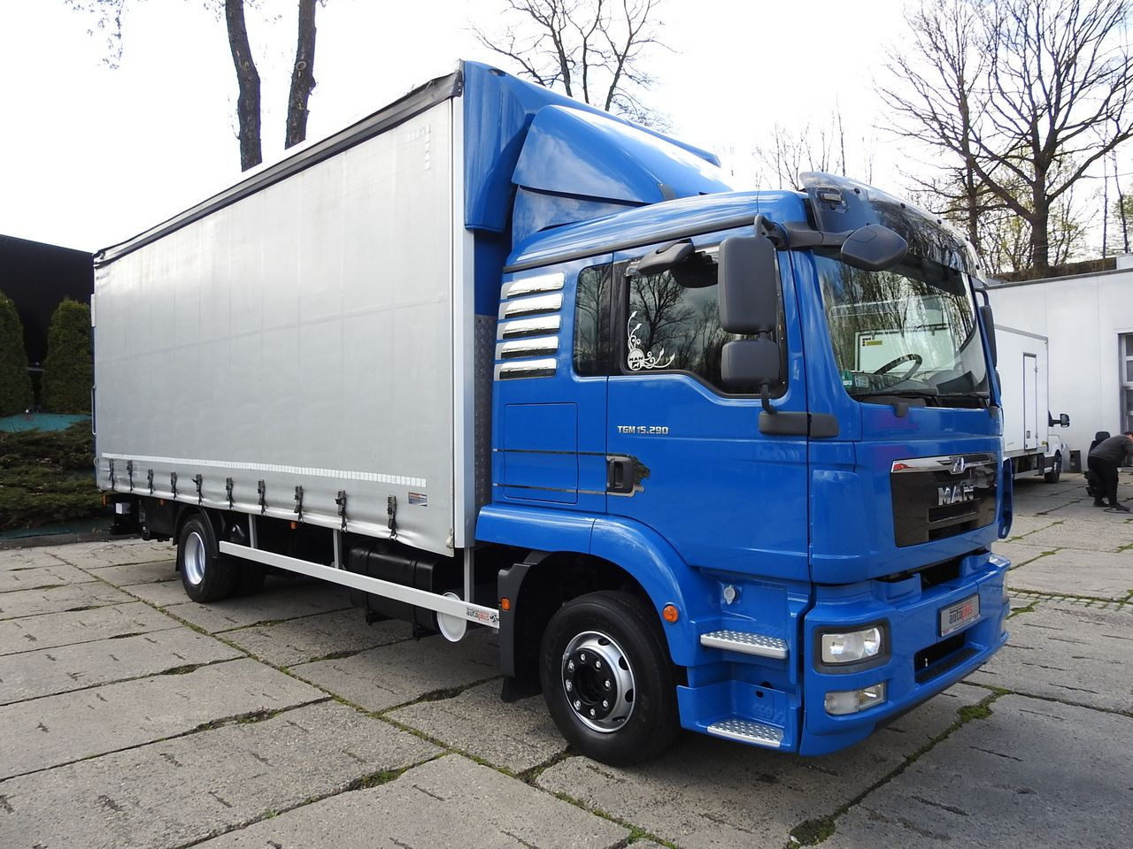MAN TGM 15.290 TARPAULIN LIFT 18 PALLETS CRUISE CONTROL TWIN WHEELS AIR CONDITIONING 290HP - Tentinis sunkvežimis: foto 4 MAN TGM 15.290 TARPAULIN LIFT 18 PALLETS CRUISE CONTROL TWIN WHEELS AIR CONDITIONING 290HP - Tentinis sunkvežimis: foto 4