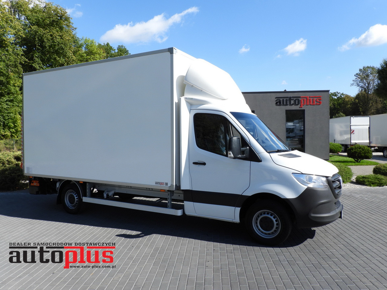 MERCEDES SPRINTER 315 BOX LIFT 8 PALLETS AIR CONDITIONING 150HP - Furgonas su krovinių dėže: foto 1 MERCEDES SPRINTER 315 BOX LIFT 8 PALLETS AIR CONDITIONING 150HP - Furgonas su krovinių dėže: foto 1