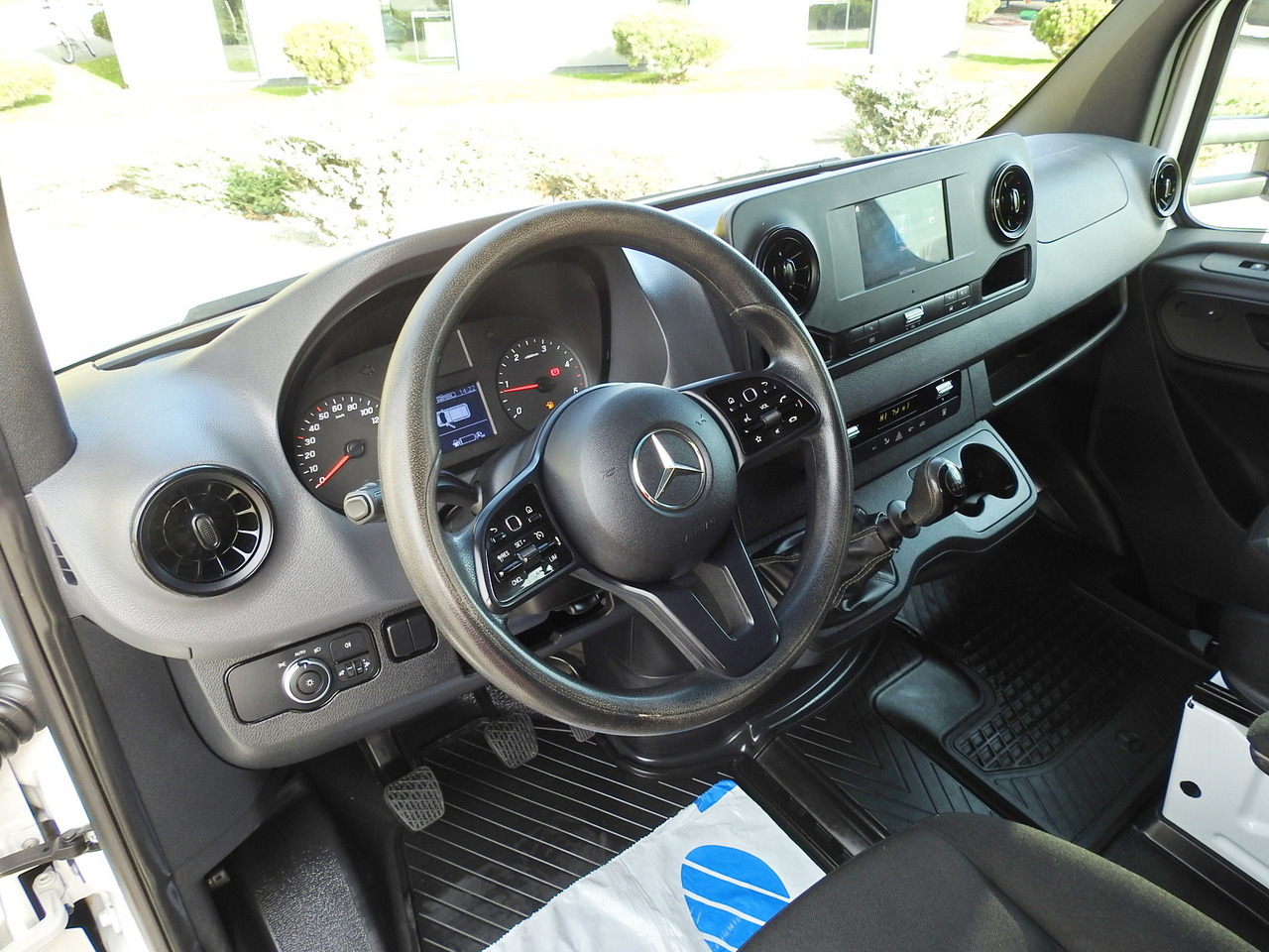 MERCEDES SPRINTER 516 STAKE BODY DOUBLE CABIN DOKA 6 SEATS CRUISE CONTROL AIR CONDITIONING TWIN WHEELS 160HP - Bortinis automobilis: foto 2 MERCEDES SPRINTER 516 STAKE BODY DOUBLE CABIN DOKA 6 SEATS CRUISE CONTROL AIR CONDITIONING TWIN WHEELS 160HP - Bortinis automobilis: foto 2
