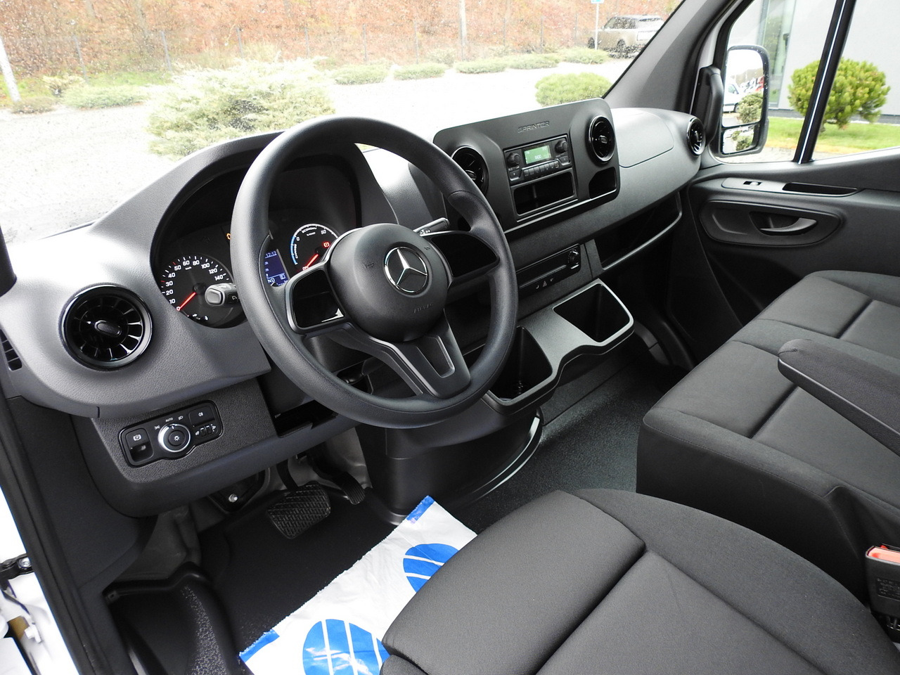 MERCEDES eSprinter NEW ELECTRIC VAN AUTOMATIC TRANSMISSION  GUARANTEE  95HP - Krovininis mikroautobusas, Elektrinis furgonas: foto 2 MERCEDES eSprinter NEW ELECTRIC VAN AUTOMATIC TRANSMISSION  GUARANTEE  95HP - Krovininis mikroautobusas, Elektrinis furgonas: foto 2