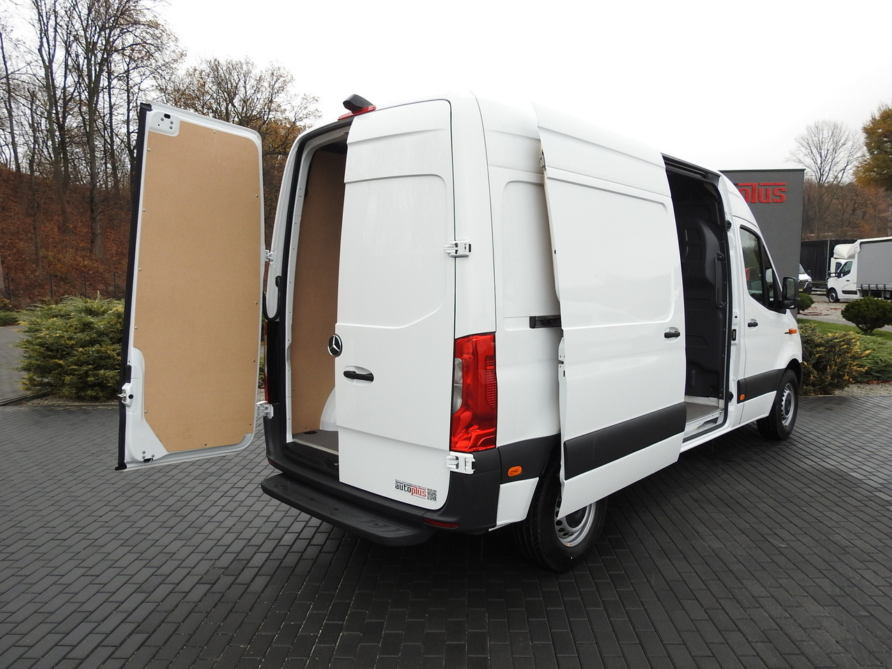MERCEDES eSprinter NEW ELECTRIC VAN AUTOMATIC TRANSMISSION GUARANTEE 95HP - Krovininis mikroautobusas: foto 3 MERCEDES eSprinter NEW ELECTRIC VAN AUTOMATIC TRANSMISSION GUARANTEE 95HP - Krovininis mikroautobusas: foto 3