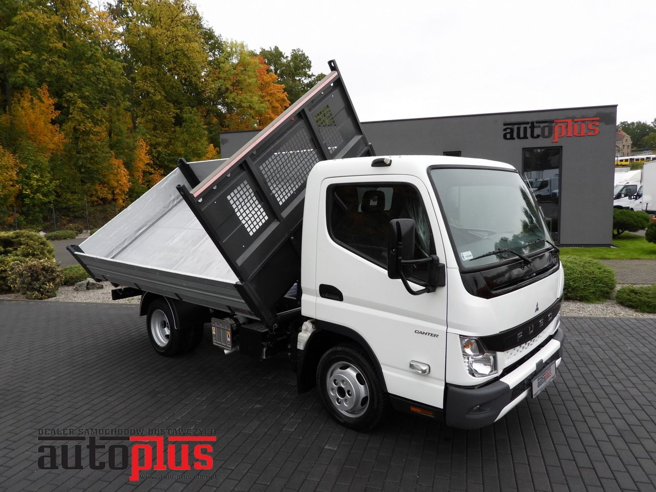 MITSUBISHI CANTER FUSO 3C15 THREE-WAY TIPPER 3 SEATS LED LIGHTS TWIN WHEELS  150HP - Mažas savivartis: foto 1 MITSUBISHI CANTER FUSO 3C15 THREE-WAY TIPPER 3 SEATS LED LIGHTS TWIN WHEELS  150HP - Mažas savivartis: foto 1