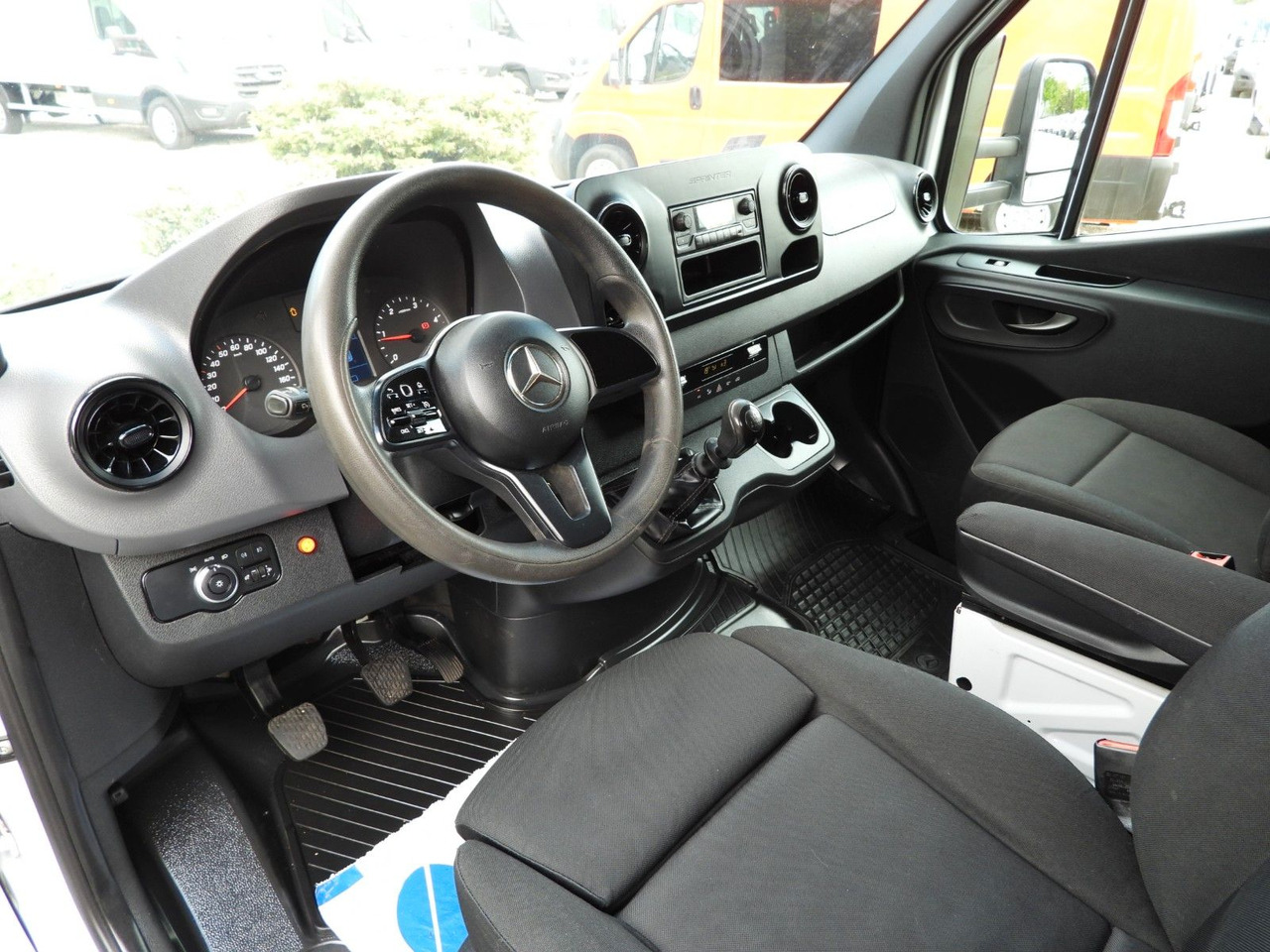 Mercedes-Benz SPRINTER 316 PRITSCHE PLANE AUFZUG 10 PALETTEN - Tentinis mikroautobusas, Komercinis automobilis su dviguba kabina: foto 2 Mercedes-Benz SPRINTER 316 PRITSCHE PLANE AUFZUG 10 PALETTEN - Tentinis mikroautobusas, Komercinis automobilis su dviguba kabina: foto 2