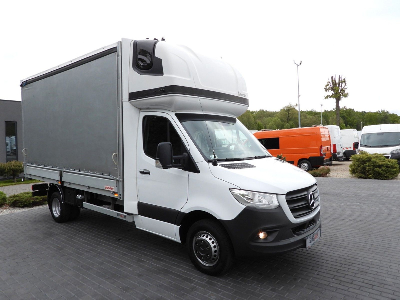 Mercedes-Benz SPRINTER 519 PRITSCHE PLANE 8 PALETTEN WEBASTO - Tentinis mikroautobusas: foto 4 Mercedes-Benz SPRINTER 519 PRITSCHE PLANE 8 PALETTEN WEBASTO - Tentinis mikroautobusas: foto 4