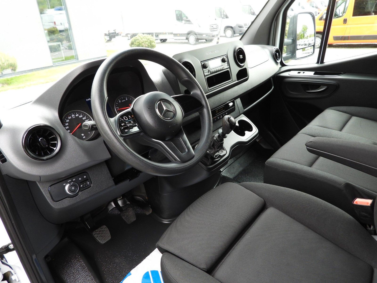 Mercedes-Benz SPRINTER 519 PRITSCHE PLANE 8 PALETTEN WEBASTO - Tentinis mikroautobusas: foto 2 Mercedes-Benz SPRINTER 519 PRITSCHE PLANE 8 PALETTEN WEBASTO - Tentinis mikroautobusas: foto 2