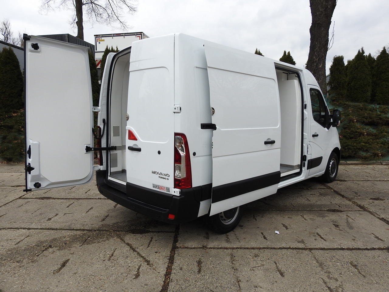 OPEL MOVANO REFRIGERATOR VAN 0*C CRUISE CONTROL NAVIGATION AIR CONDITIONING LED LIGHTS 136HP - Furgonas šaldytuvas: foto 3 OPEL MOVANO REFRIGERATOR VAN 0*C CRUISE CONTROL NAVIGATION AIR CONDITIONING LED LIGHTS 136HP - Furgonas šaldytuvas: foto 3