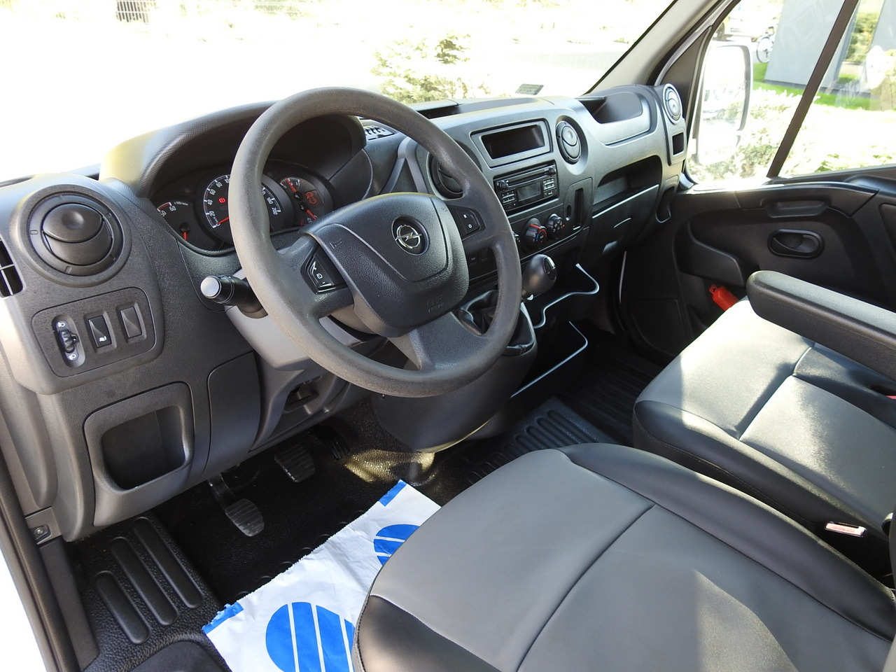 OPEL MOVANO STAKE BODY DOUBLE CABIN DOKA 7 SEATS CRUISE CONTROL AIR CONDITIONING 130HP - Bortinis automobilis: foto 2 OPEL MOVANO STAKE BODY DOUBLE CABIN DOKA 7 SEATS CRUISE CONTROL AIR CONDITIONING 130HP - Bortinis automobilis: foto 2