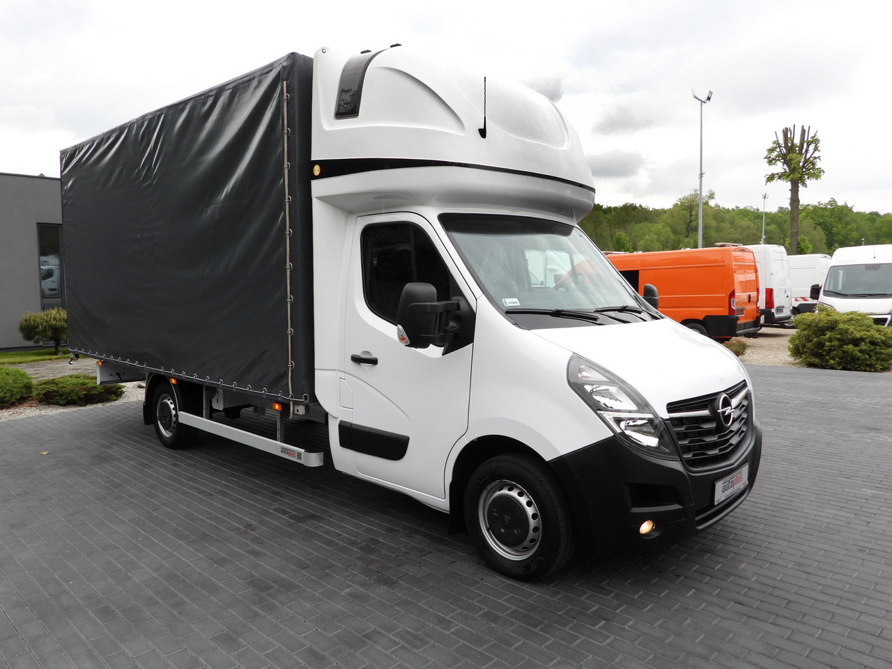 OPEL MOVANO TARPAULIN 10 PALLETS CRUISE CONTROL NAVIGATION LED LIGHTS PNEUMATICS AIR CONDITIONING 165HP - Tentinis mikroautobusas: foto 4 OPEL MOVANO TARPAULIN 10 PALLETS CRUISE CONTROL NAVIGATION LED LIGHTS PNEUMATICS AIR CONDITIONING 165HP - Tentinis mikroautobusas: foto 4